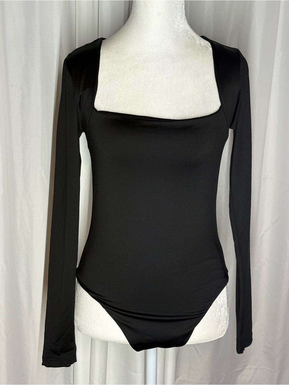 Forever 21 Black Long-Sleeve Square Neck Bodysuit Size M